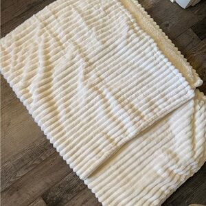 Plush Ribbed Throw Blanket White